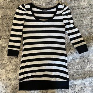 Black & White Strip Long Line Sweater in EUC L